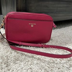 Michael kors jet charm camera crossbody
